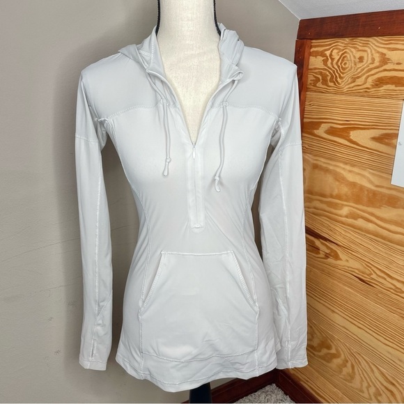 Lululemon Light Grey Lightweight Half Zip Hooded Fitted Jacket 4 Activewear - Picture 1 of 11